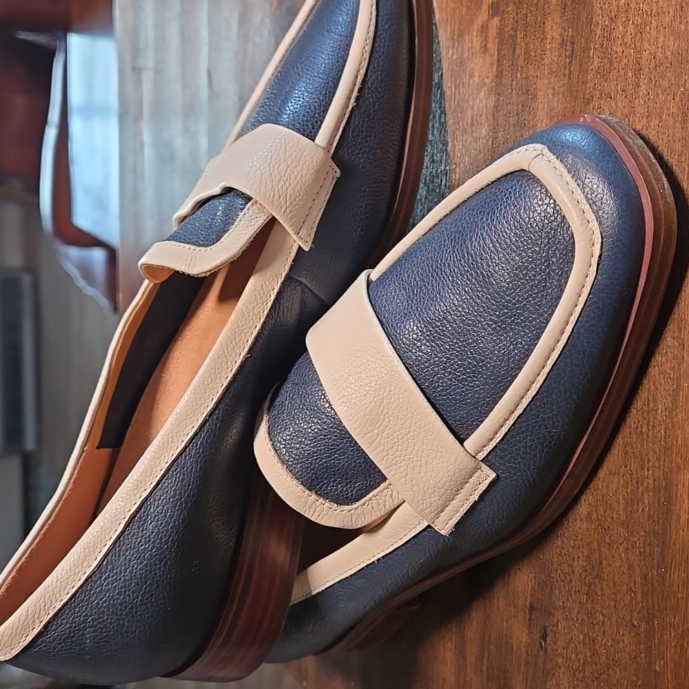 Vionic Navy and Cream Loafers Sellahh II Leather Loafers Navy And Cream 7.5 - Picture 2 of 7